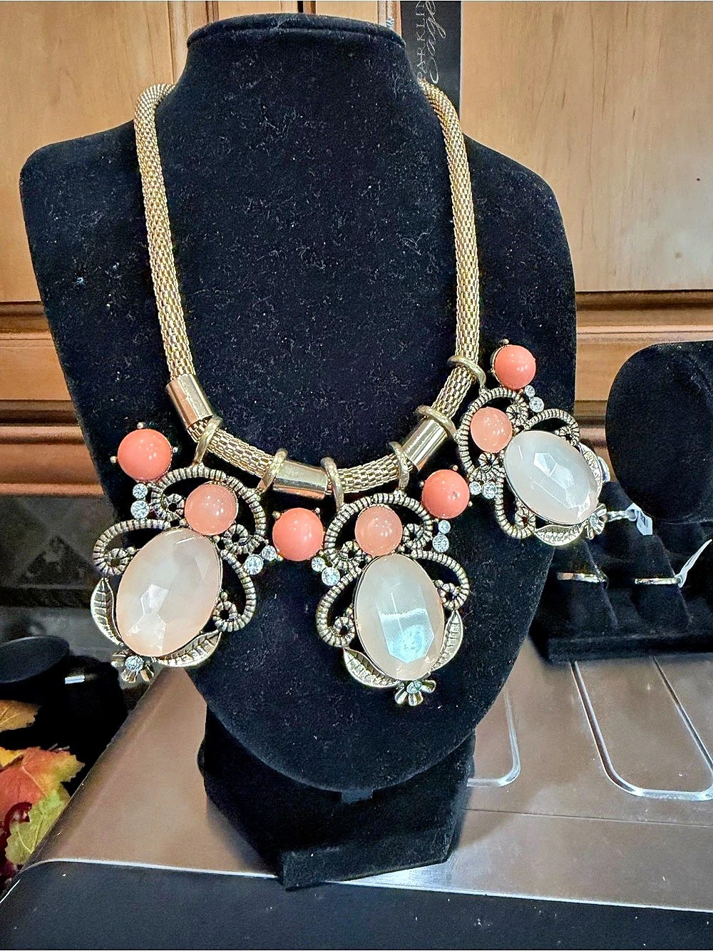 SPARKLING SAGE Statement Pendant Necklace in Gold & Pink NWT